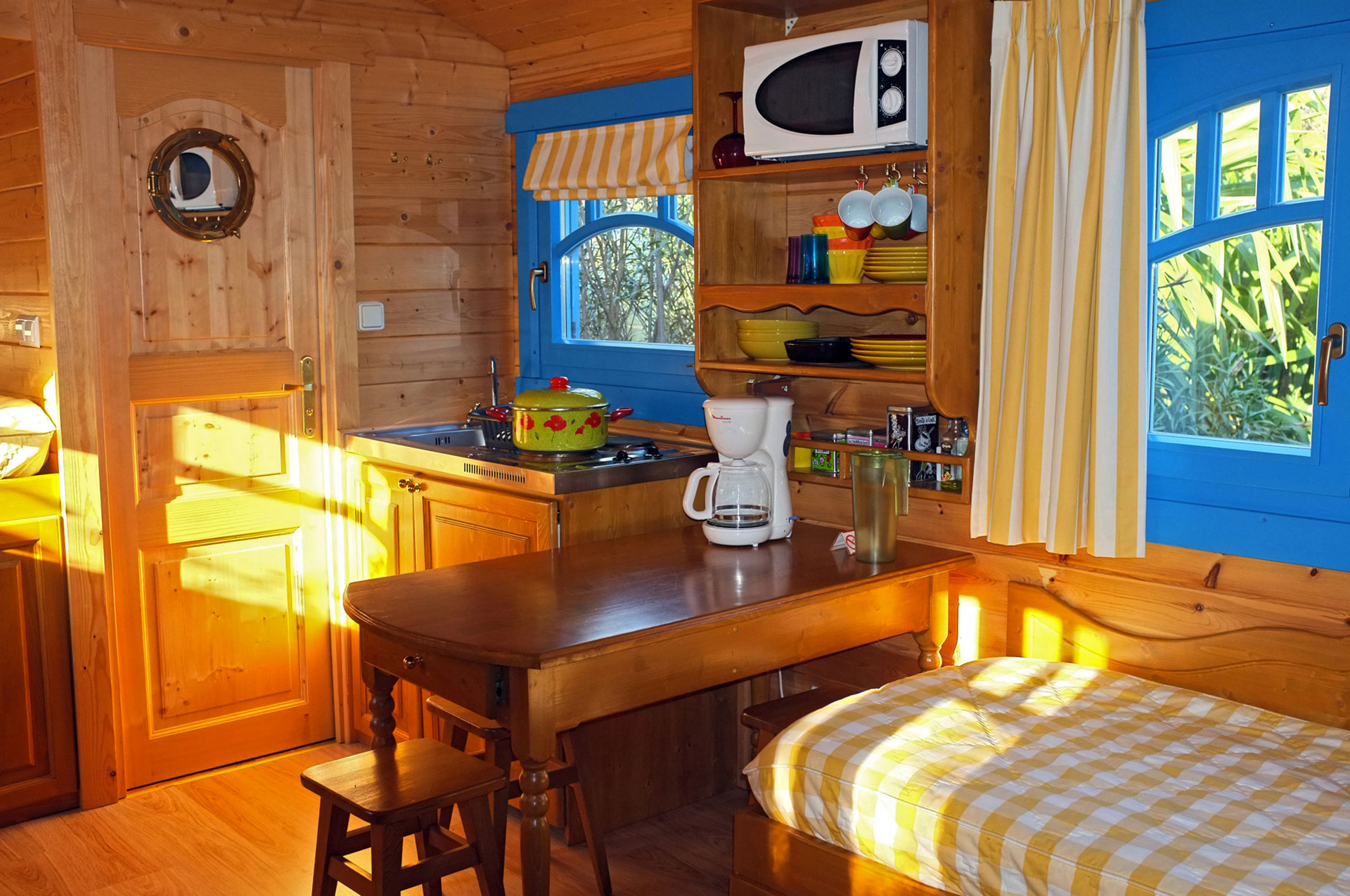 Cuisine super équipée Confort total pour 4 personnes, chauffage, climatisation, wi-fi, tv